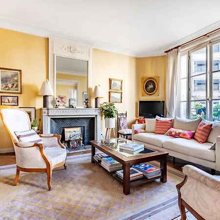 Veeve - Vintage And Vibrant Paris